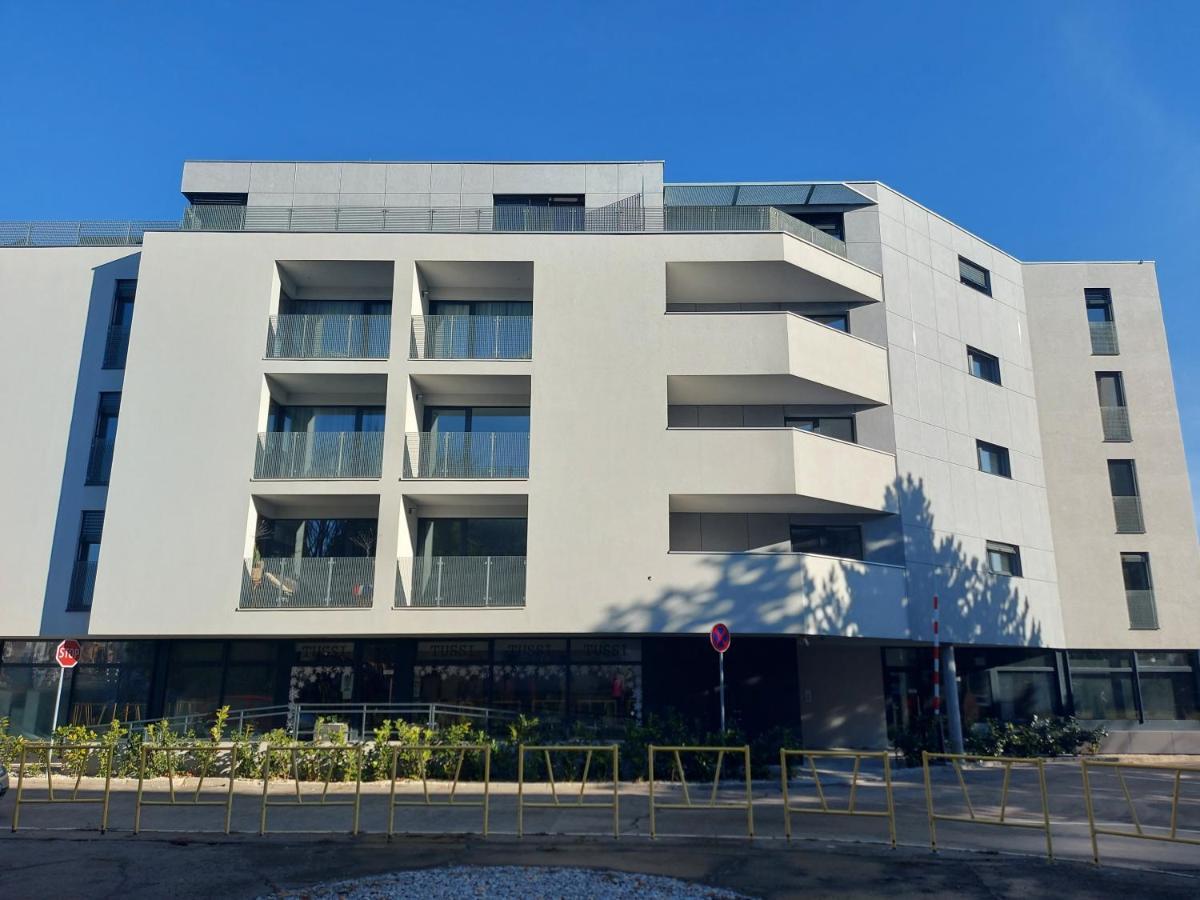 SUBARX centrum Neutra Exterior foto
